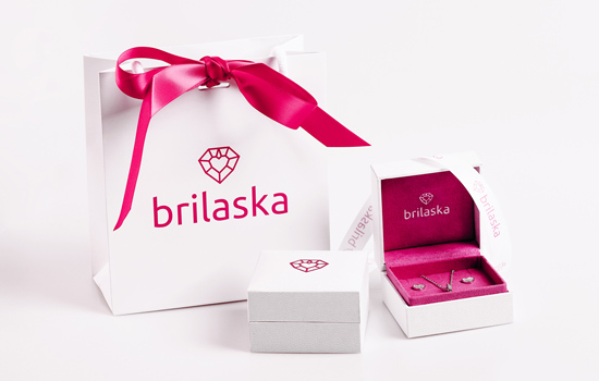 Luxusní krabička a dárková taška patří ke každému šperku Brilaska