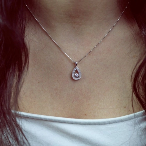 Zara White - přívěsek z bílého zlata se zirkony