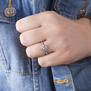 Danka Silver - zásnubní prsten ze stříbra