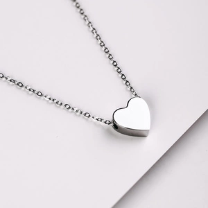 Amaris - přívěsek a řetízek z chirugické oceli