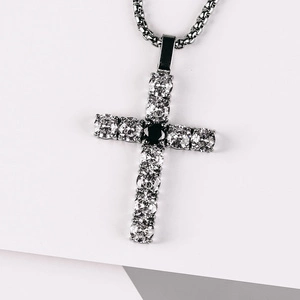 Vespera - přívěsek a řetízek z chirugické oceli