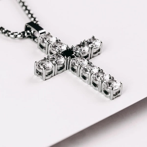 Vespera - přívěsek a řetízek z chirugické oceli