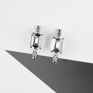 Auralis - stříbrné náušnice s bílými zirkony