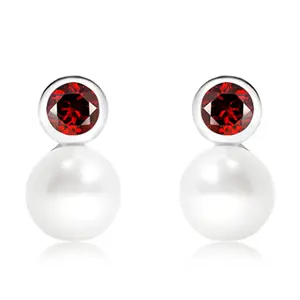 Nemi S Pearl + Garnet  - stříbrné náušnice s perlou a granátem